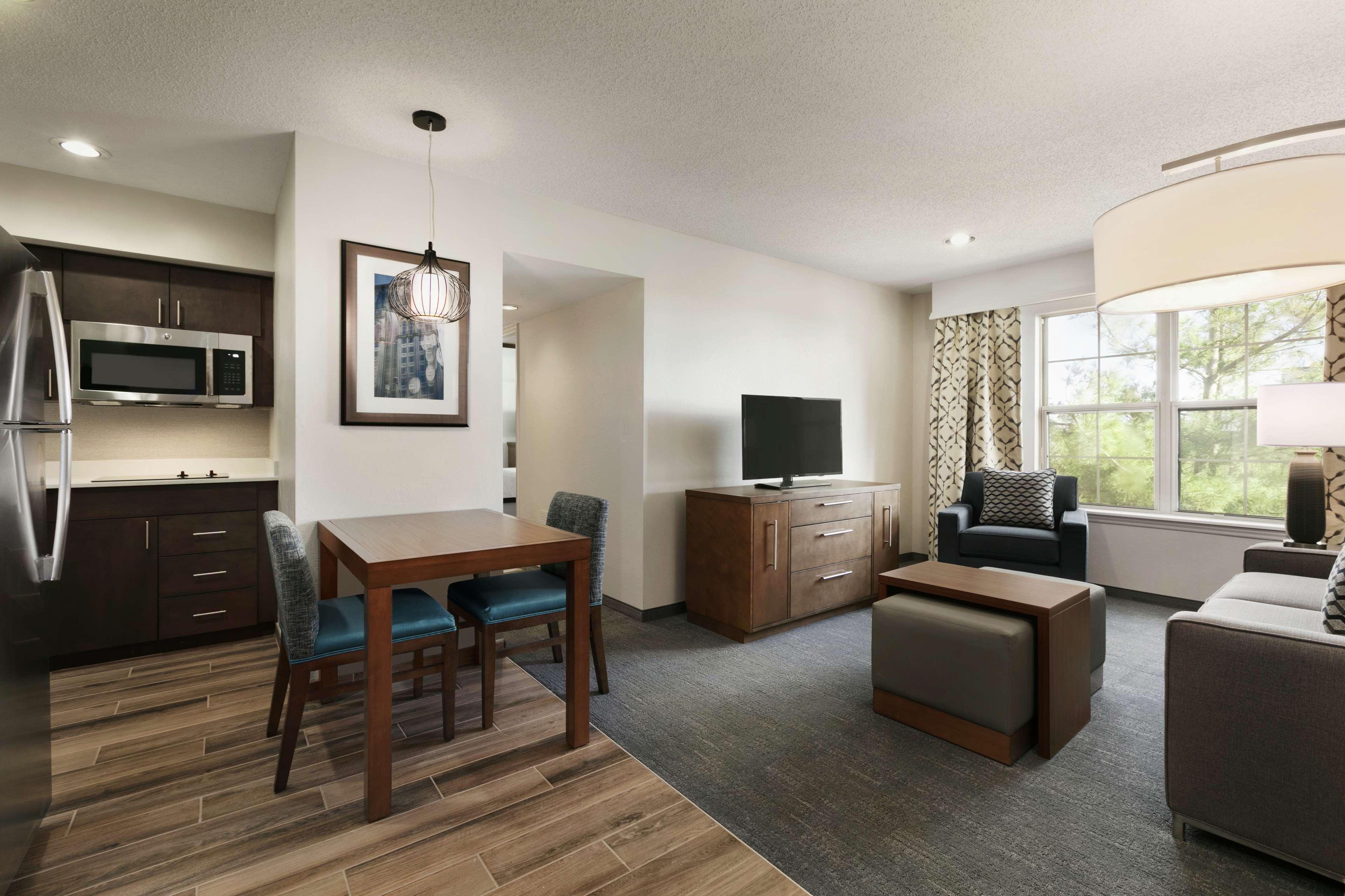 Homewood Suites By Hilton Kansas City Airport Екстериор снимка