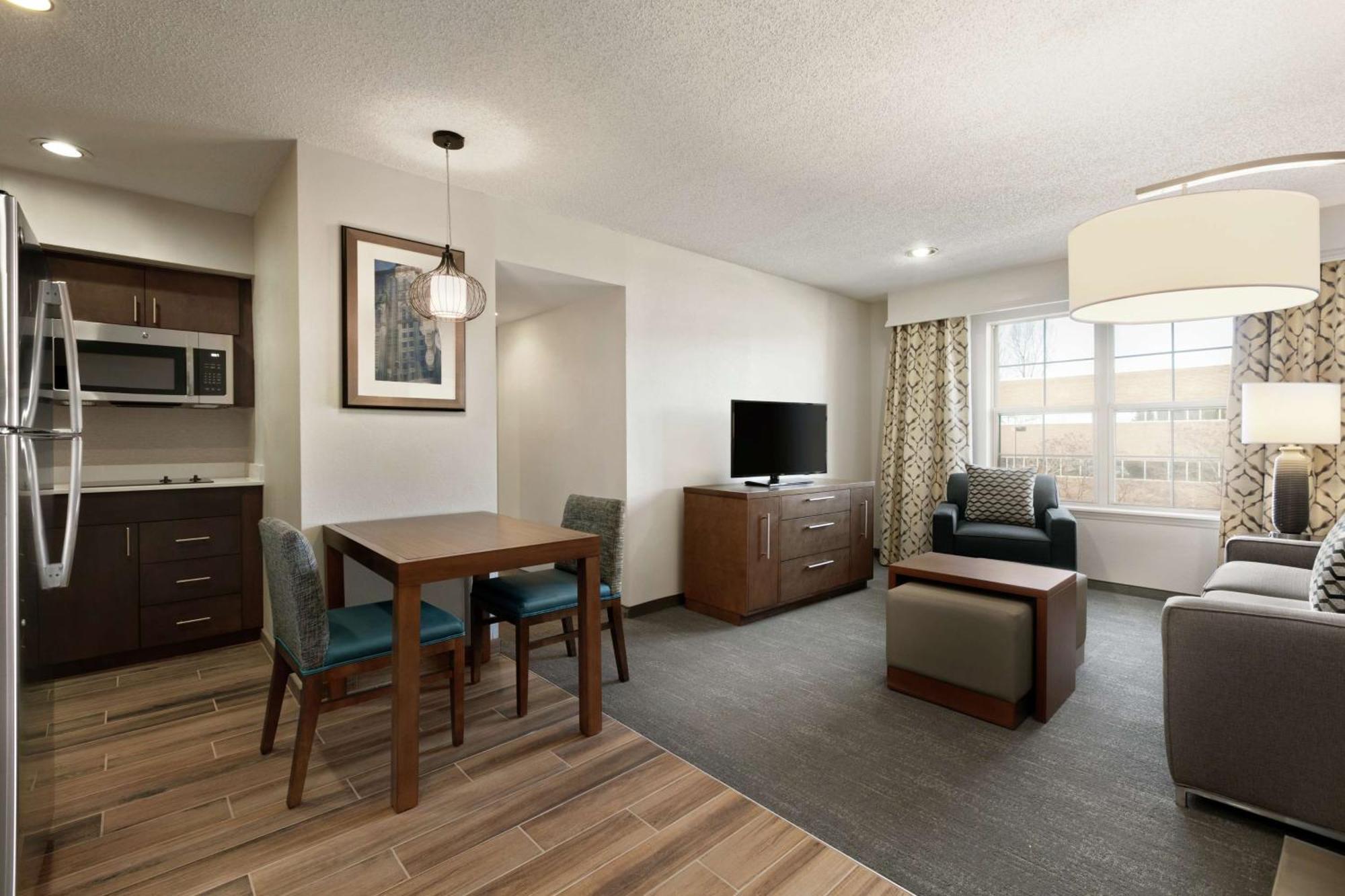 Homewood Suites By Hilton Kansas City Airport Екстериор снимка